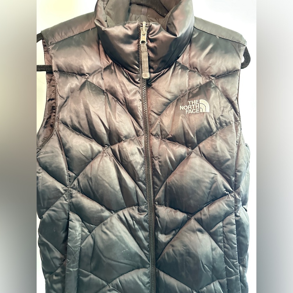 The North Face Women’s VTG Down Puffer 550 Vest Jacket. Size Medium.